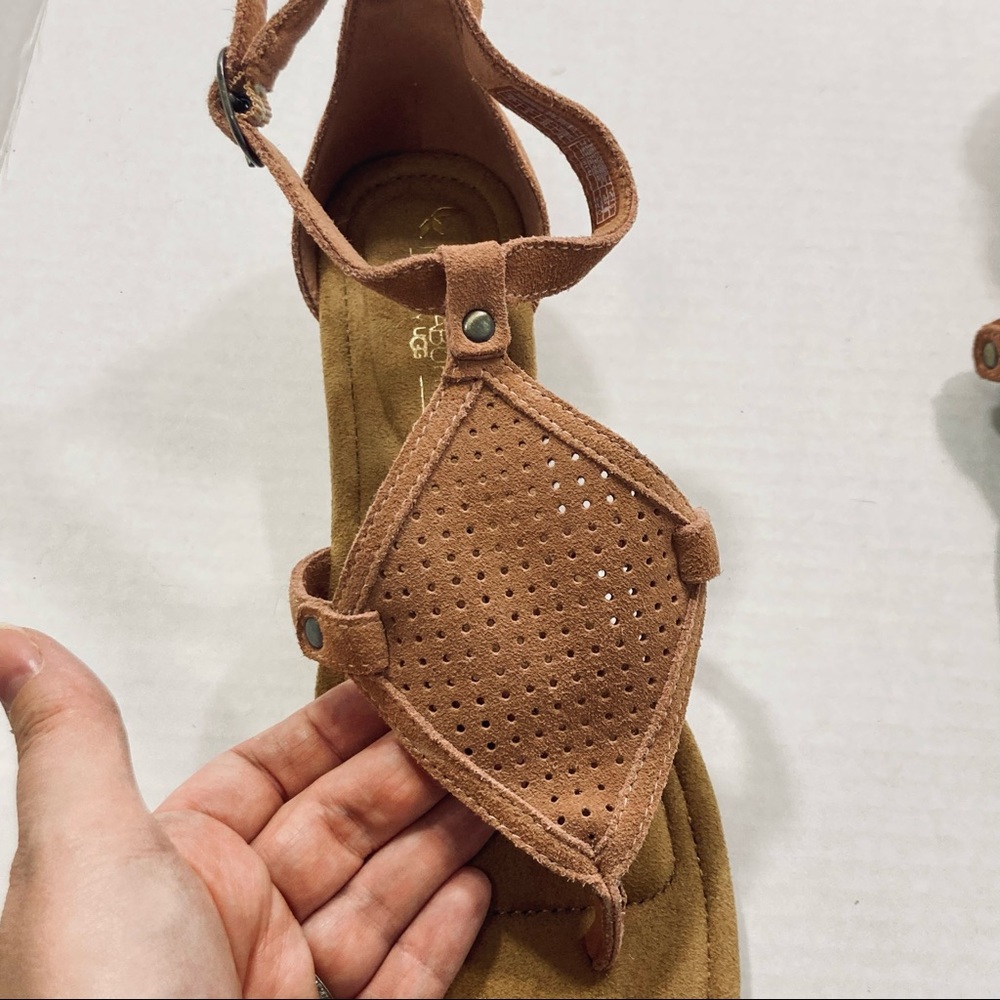 Koolaburra by UGG Briona Leather Sandals Small Wedge Diamond Shape Ankle Strap - Picture 4 of 7